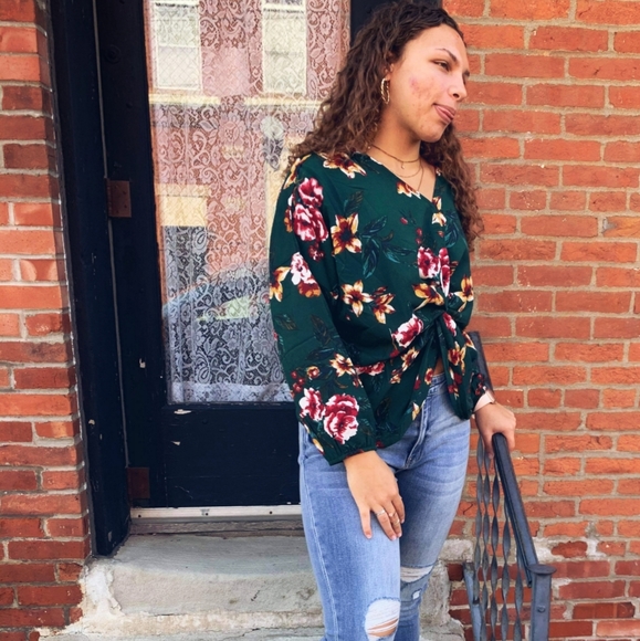 NWT Hunter Green Floral Twist Front Blouse - Picture 6 of 6